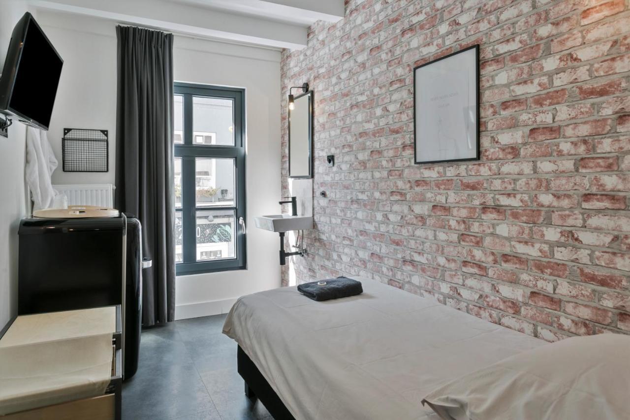 Single Room Shared Shower Toilet